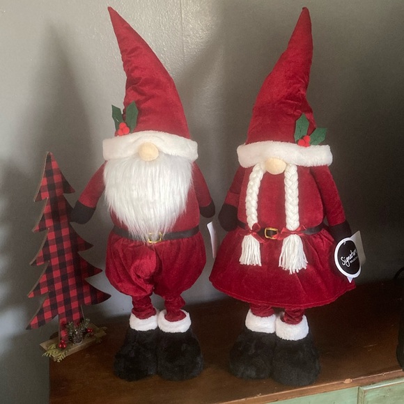 NWT- Santa & Mrs. Claus Greeter Gnome Decorations w/ Extendable Legs 27”-37”H - Picture 13 of 17